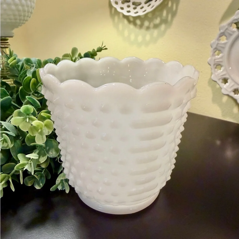VINTAGE, FIRE KING, WHITE MILK GLASS, HOBNAIL & BARS PLANTER. 4 3/4”W X 4 3/8”H